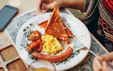 Які продукти та напої не можна вживати на голодний шлунок?