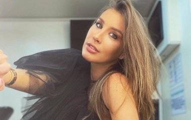 Беременная Кети Топурия загорает в Дубае