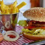 Медики назвали последствия употребления фастфуда для здоровья