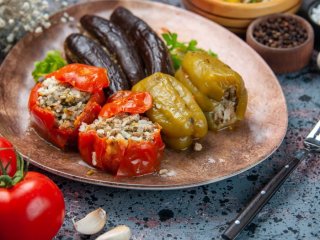 Бюджетний рецепт: перець фарширований м’ясом та рисом
