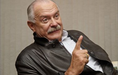 Никита Михалков перенес операцию на ноге
