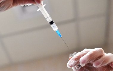 Нарколог пояснив, чому не варто поєднувати алкоголь та вакцину від COVID-19