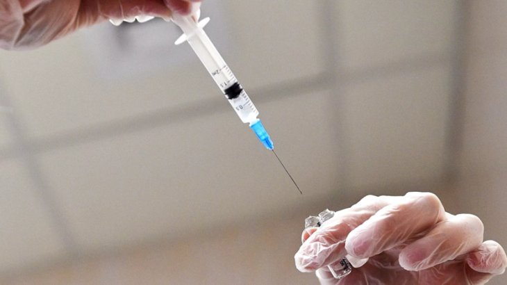 Нарколог пояснив, чому не варто поєднувати алкоголь та вакцину від COVID-19