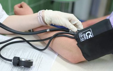 Лікар назвала спосіб знизити високий тиск у спеку