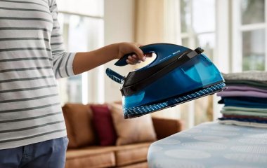 Як випрасувати одяг без використання праски: просто розпорошіть цей засіб на речі