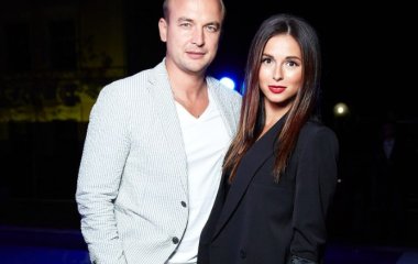 Нюша опубликовала семейное фото с дочерью и супругом