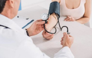 Эти привычки медленно убивают: 5 вещей, которые провоцируют повышенное давление