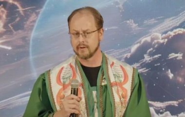 Кількість вірян росте: що відомо про мегацеркву з охороною, де поклоняються наркотикам (фото)