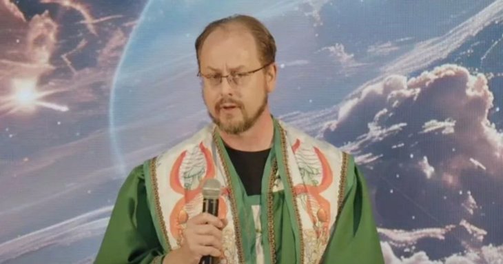 Кількість вірян росте: що відомо про мегацеркву з охороною, де поклоняються наркотикам (фото)