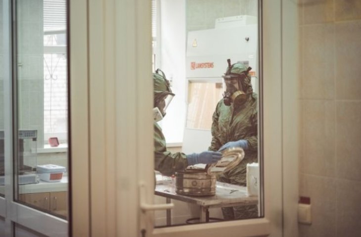 Експерт розповів, як людям з хронічними захворюваннями лікувати омікрон.
