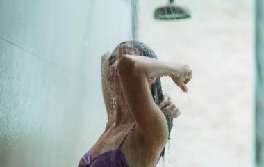 Чим небезпечні частий душ та антибактеріальне мило