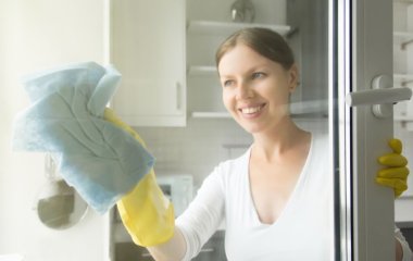 Додайте це у воду — і вікна сяятимуть чистотою до самої весни: жодних слідів, пилу та розводів