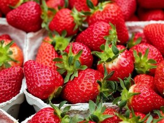 Як заморозити і розморозити полуницю, щоб не втратити смак: поради кухарів та головні помилки