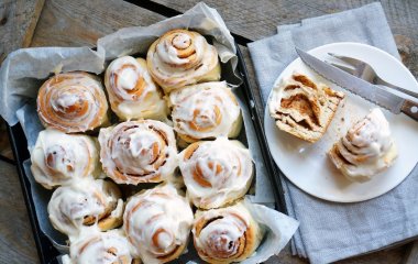 Пошаговый рецепт приготовления булочек Синнабон в глазури