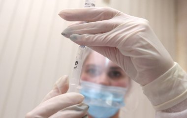 Вірусолог пояснила, чому омікрон не може стати атенуйованою вакциною
