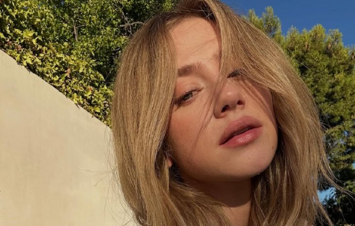 «Замшевий» блонд — модне зимове фарбування з природним ефектом