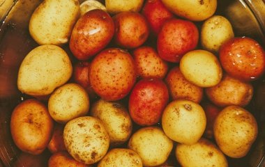 Забутий рецепт наших бабусь: як мінералка робить картоплю неймовірно смачною