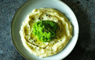 Насыщенный вкус и яркий цвет: готовим картофельное пюре с горошком и мятой