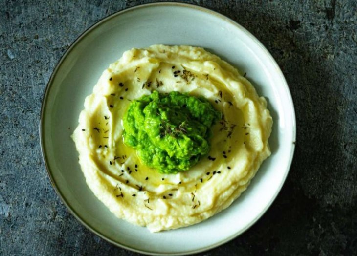 Насыщенный вкус и яркий цвет: готовим картофельное пюре с горошком и мятой