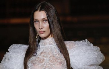 Белла Хадид на показе Balenciaga