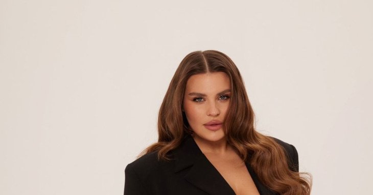 Солістка KAZKA приголомшила схудненням та в спідньому посвітила стрункою фігурою