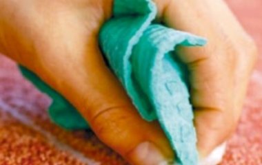 Как вывести жирное пятно с одежды в домашних условиях?