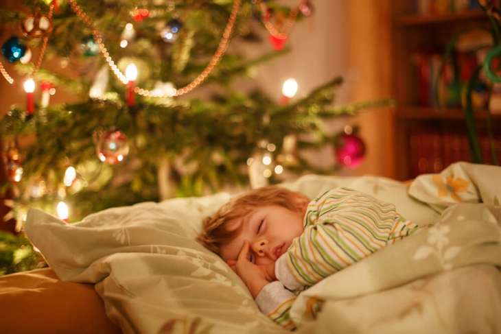 Пять советов для родителей как уложить детей спать в Новогоднюю ночь