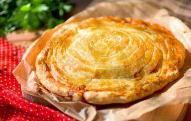 Пирог с сыром грюйер