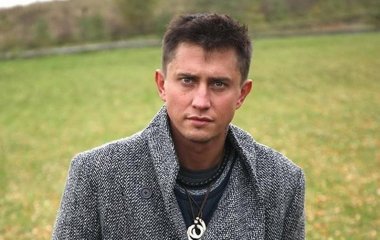 Павел Прилучный примерял на себя длинный парик