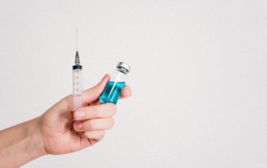 Названо терміни появи єдиної вакцини від грипу та коронавірусу