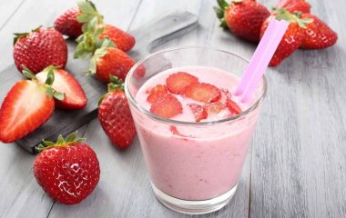 Сытный клубничный смузи: элементарный рецепт