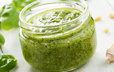 К пастам и салатам: рецепт классического соуса песто