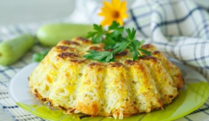 Бюджетный рецепт на все случаи жизни: как приготовить вкусную запеканку с кабачками и рисом