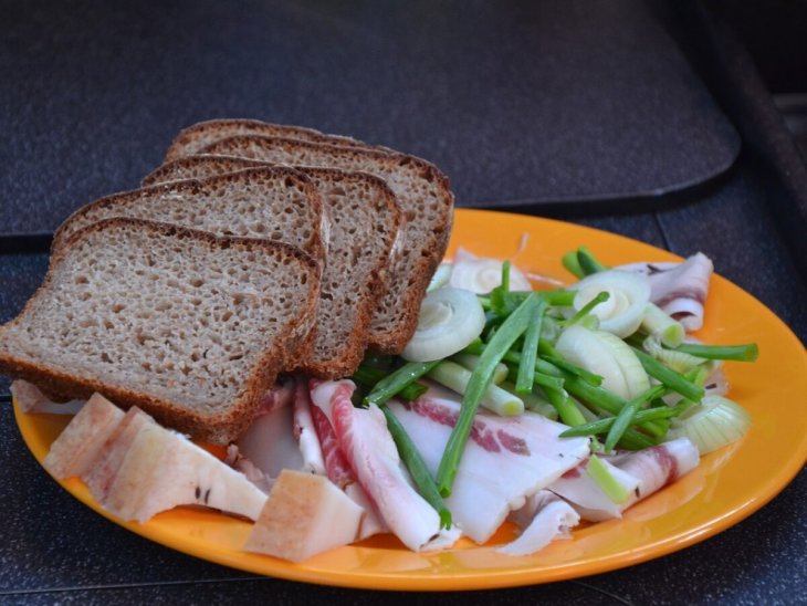 Готовим сало горячего посола – идеальное к борщу.