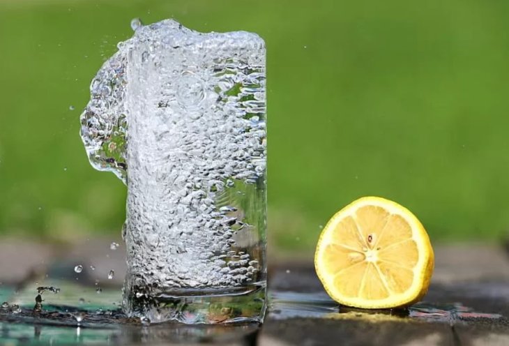 Медики попередили про небезпеку вживання великої кількості води