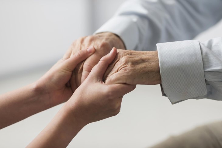 Как поддержать человека в трудные моменты: советы и методики психолога