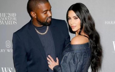 Скандальная жена Канье Уэста в белье произвела фурор среди толпы