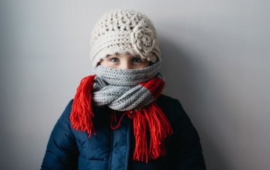 С морозом шутки плохи: как помочь ребенку при обморожении или общем переохлаждении