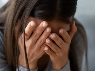 Як пережити смерть мами та батька: поради психотерапевтки