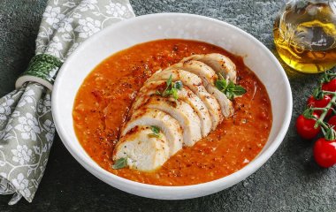 Готовится 15 минут: рецепт универсальной томатной подливы