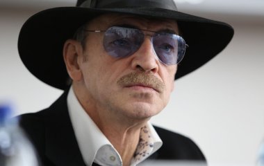 Сын заснял Михаила Боярского без шляпы