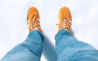 Розбираємося, як носити джинси взимку, щоб мати стильний вигляд і не прославитися простачкою