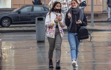 Лікарі розповіли про небезпеку ходіння з голими щиколотками до холоду