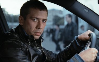 Стало известно о близости Мерзликина с известным актером в мужском туалете
