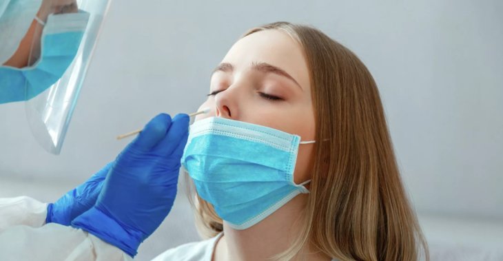 Вчені встановили зв'язок між мікробіотою носоглотки та тяжкістю COVID-19