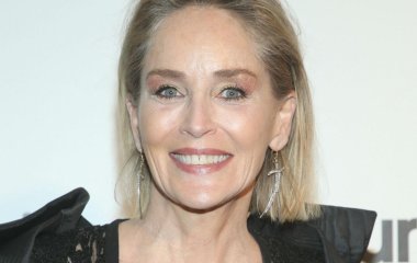 Хирург увеличил Грудь Шэрон стоун без её ведома