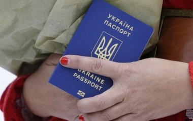 Заміжжя і нове прізвище: які документи треба міняти терміново, а які можна не чіпати взагалі