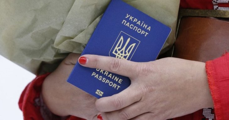 Заміжжя і нове прізвище: які документи треба міняти терміново, а які можна не чіпати взагалі
