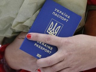 Заміжжя і нове прізвище: які документи треба міняти терміново, а які можна не чіпати взагалі