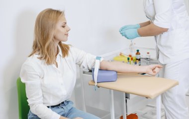 Лікарка розповіла, як часто потрібно здавати аналіз на холестерин.